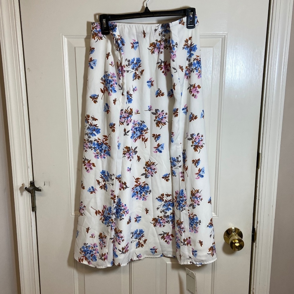 Floral Print White Skirt - Picture 5 of 7